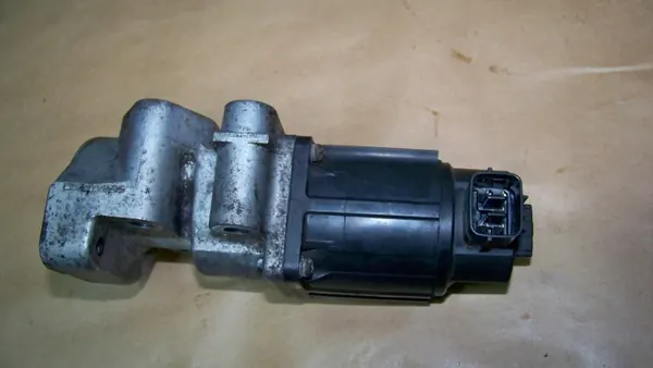 Soupape EGR Opel OEM 8973766633 pour Zafira B 1.7 CDTI image 4