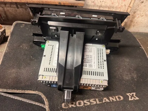 OEM 9827214480 Navigointinäyttö Opelille - Käytetty image 3