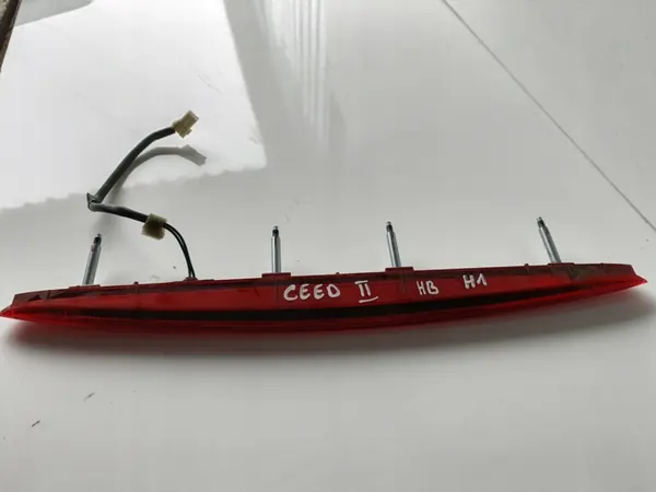 HYUNDAI I30 II LUZ DE FRENOS 92700-A5000 image 2