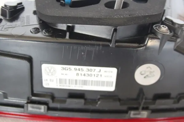 Luz trasera LED izquierda VW Passat B8 image 3
