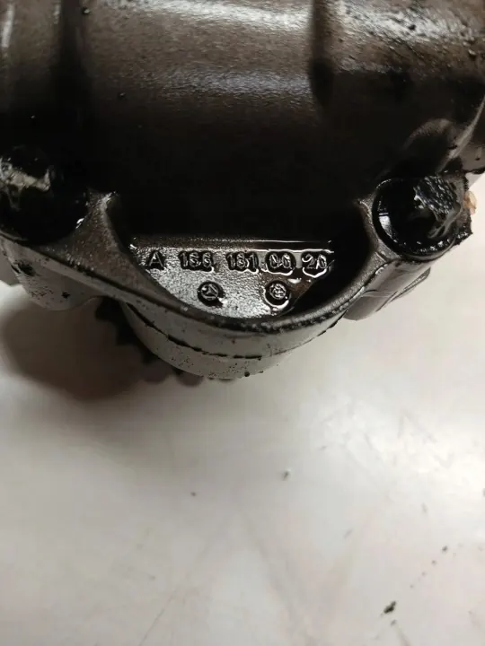 Pompe à huile Mercedes-Benz OEM A1631810020 - Occasion image 3