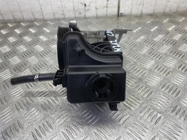 Pompe de direction assistée Mercedes Classe E W212 2.2 CDI A0064664701 image 4
