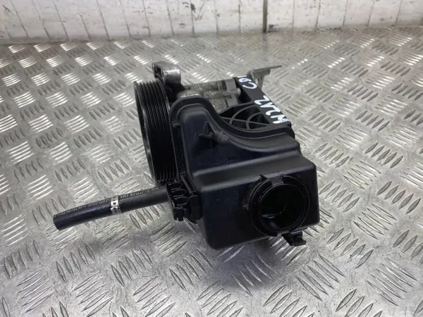 Pompe de direction assistée Mercedes Classe E W212 2.2 CDI A0064664701 image 5