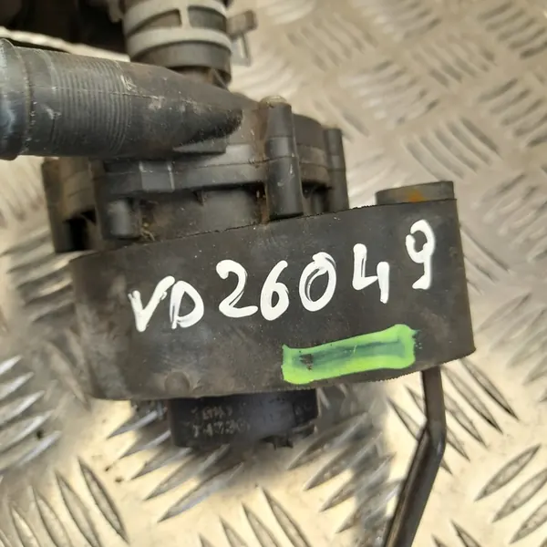 Vattenpump Tesla MODEL S 2015 1041151-02-A image 4