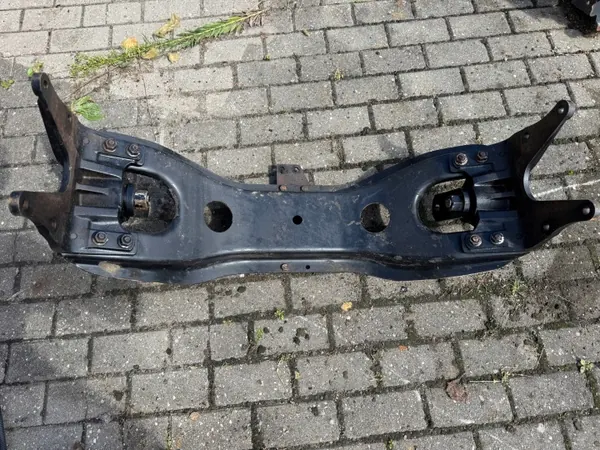 Traverse Mercedes Actros MP3 OEM d'occasion montage suspension image 3