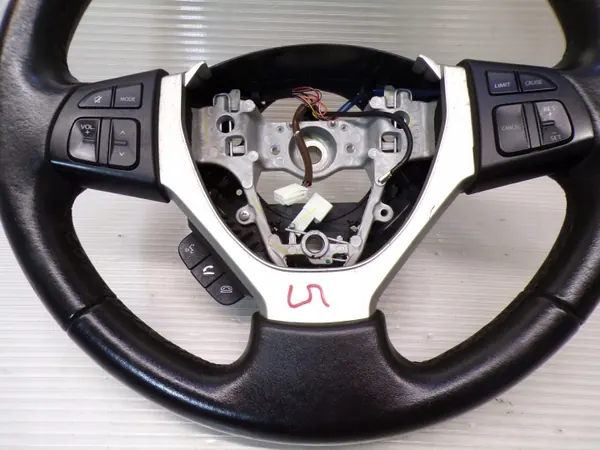 Suzuki OE Läderratt OEM KIEROWNICA - Begagnad image 4