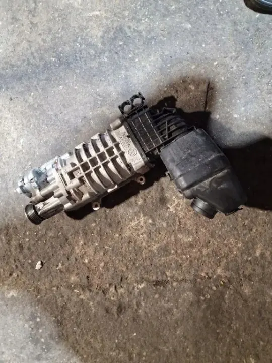 Suporte compressor suspensão VW OEM 03C145851G image 2