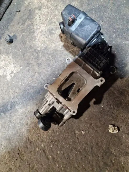 Suporte compressor suspensão VW OEM 03C145851G image 3