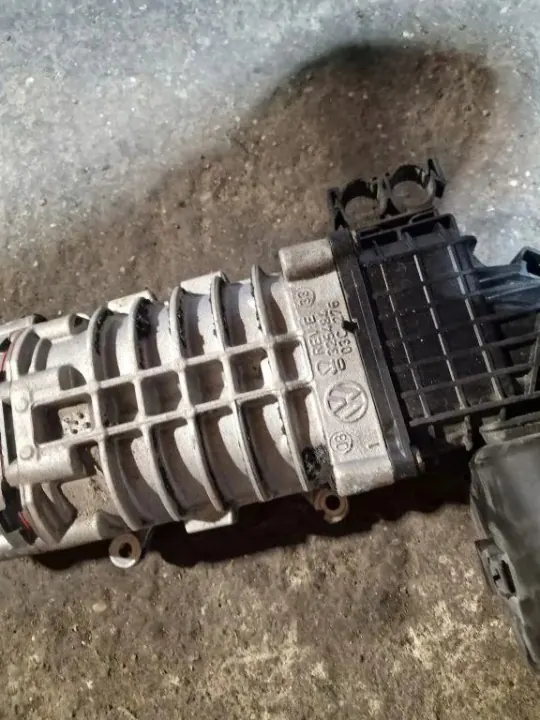 Suporte compressor suspensão VW OEM 03C145851G image 4