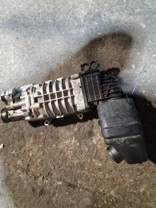 Suporte compressor suspensão VW OEM 03C145851G image 5