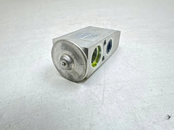 Vanne d'expansion AC Nissan Qashqai 2008 10A007GD image 3