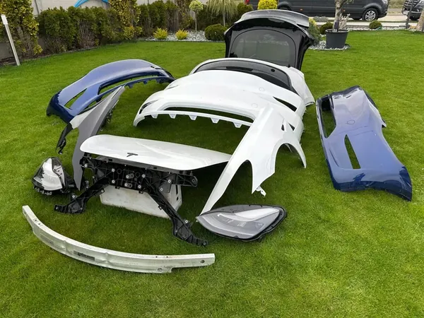 TESLA MODEL Y 20-> Motorhuv image 2