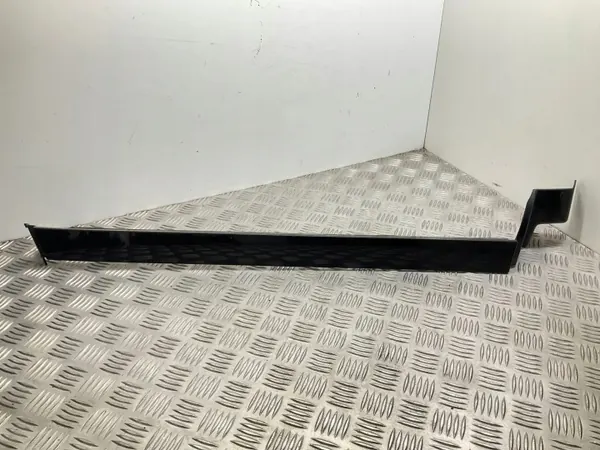 Cubierta carril puerta corredera OEM 7N0843796 - Usado image 2
