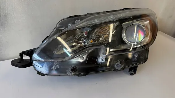 Linker Voorlamp Peugeot 2008 I Lift 2016-2019 image 2