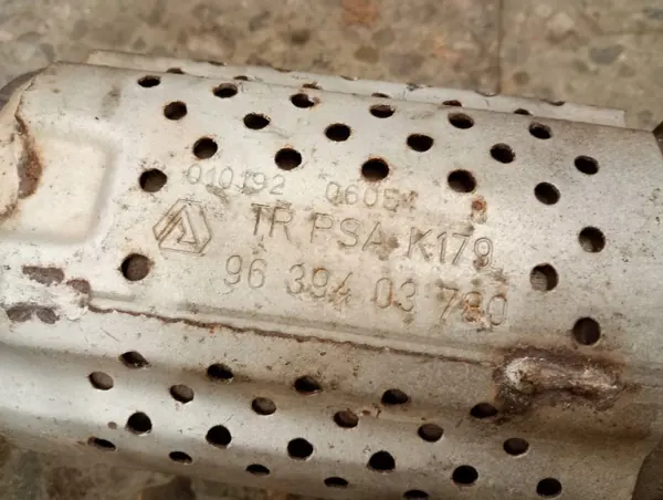 OEM 9639403780 Gebrauchter Katalysator für Citroen C3 image 5