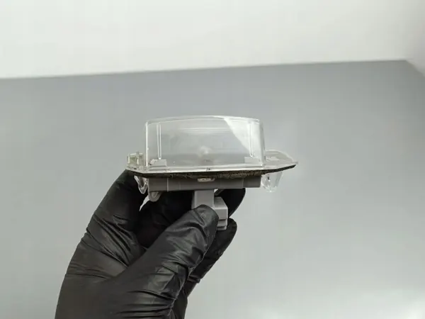 Mitsubishi OE FOB20704 Kennzeichenleuchte image 3