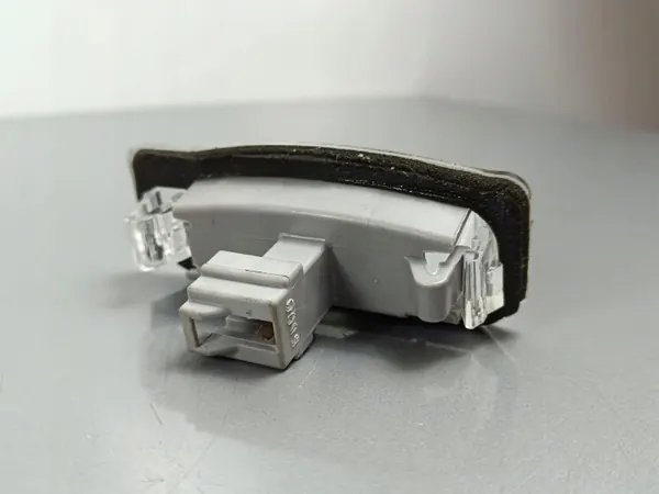 Mitsubishi OE FOB20704 Kennzeichenleuchte image 4