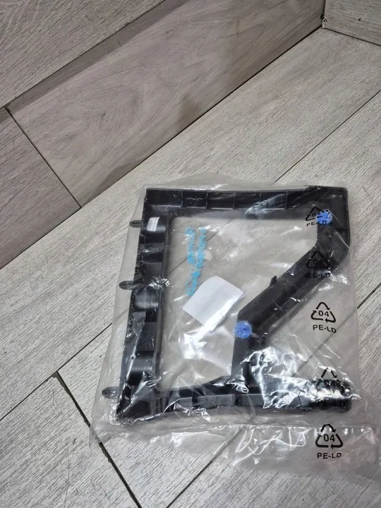 Citroen Berlingo 2019 Suporte de para-choque traseiro direito OEM 9816808880 image 3