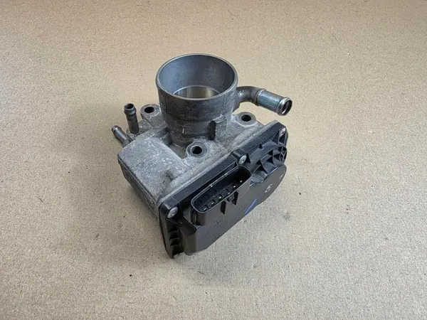 Kaasutinkansi OEM 62J3-5110 Suzuki Swift 1.3 16V:lle image 2