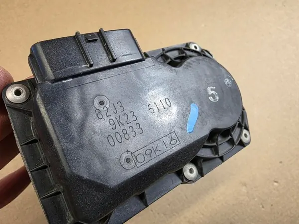 Kaasutinkansi OEM 62J3-5110 Suzuki Swift 1.3 16V:lle image 3