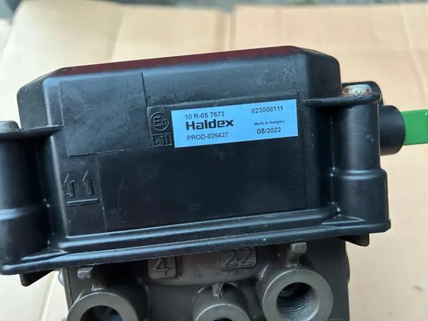 Válvula Moduladora EBS Haldex OEM 823008111 Usada image 5