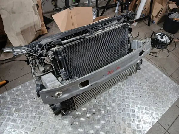 AUDI S4 A4 B9 8W 3.0 TFSI Suporte de Radiador Frontal 8W0145805C image 2