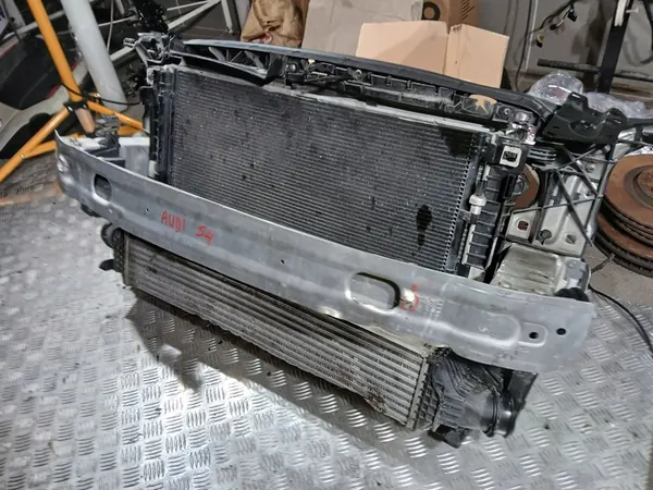 AUDI S4 A4 B9 8W 3.0 TFSI Suporte de Radiador Frontal 8W0145805C image 3