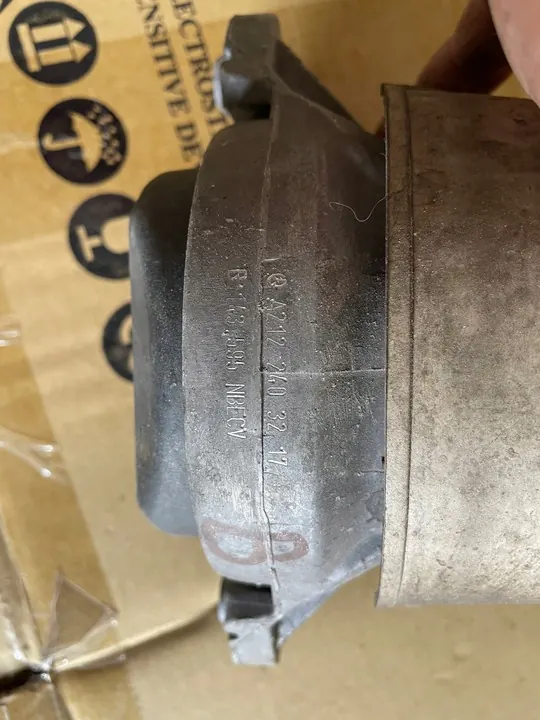 Soporte de motor Mercedes W212 W218 izquierdo derecho image 2