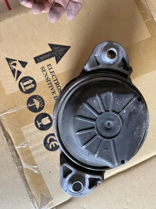 Soporte de motor Mercedes W212 W218 izquierdo derecho image 4