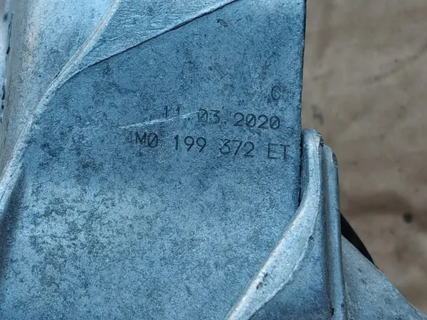 AUDI Q7 4M II Moottorin Kiinnike 4M0199372ET image 3