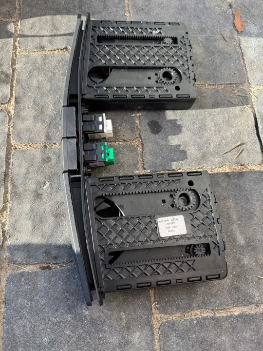 OEM 96887985 Suporte para copo para painel Peugeot 508 image 3