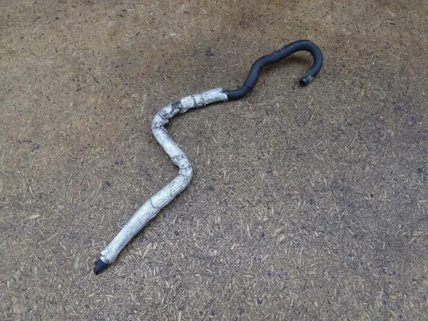 AUDI A5 8T A4 B8 2.0 TFSI Brandstofleiding 8T0201215L image 3