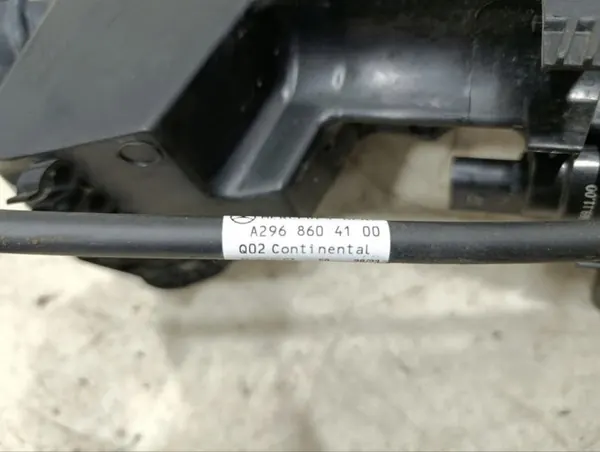 Mercedes-Benz EQS SUV spolarvätsketank OEM A2968604100 image 10