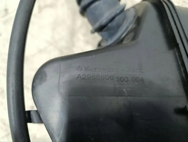 Mercedes-Benz EQS SUV spolarvätsketank OEM A2968604100 image 9
