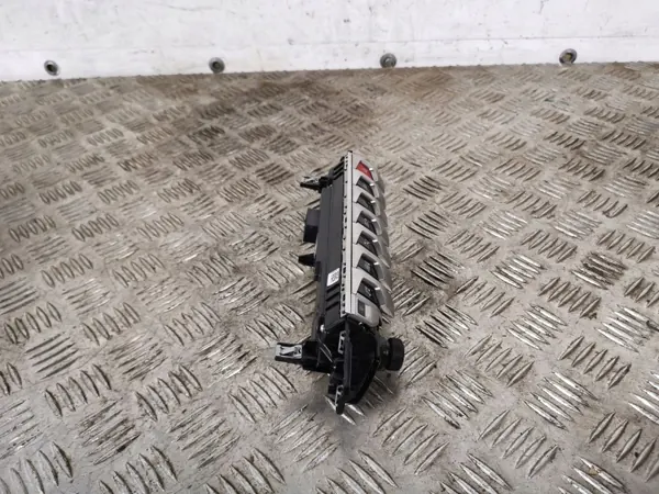 Peugeot 5008 klimatpaneler OEM FBZ11082 - Begagnad image 3