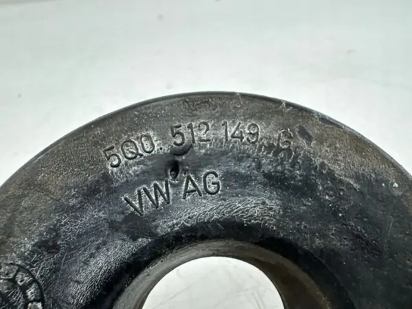 Audi A3 S3 8V Taka jousituksen istuin OEM 5Q0512149 image 9
