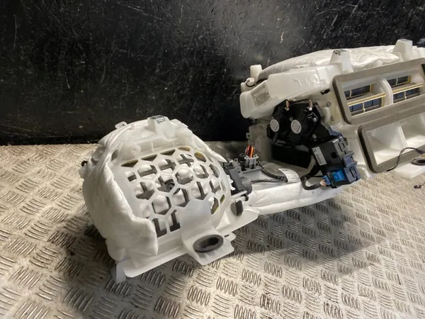 Opel Gebläsegehäuse OEM 9808405080 Gebraucht image 3