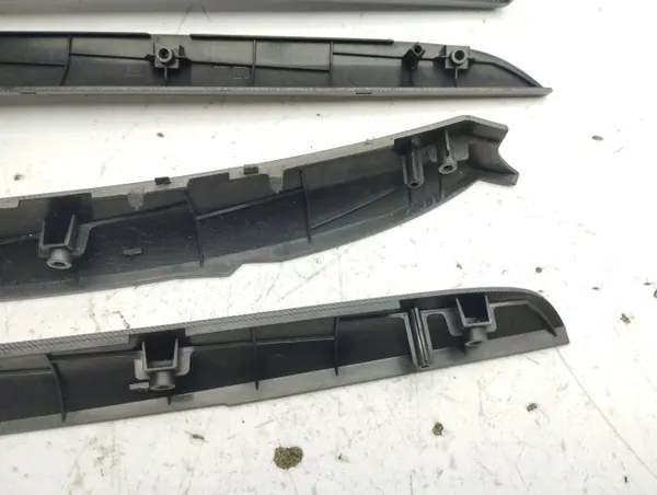 Toyota Avensis T250 2008 Saia laterais OEM B0URB0N8561 image 8