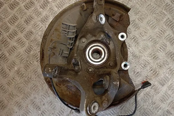 Bakre högra nav MERCEDES-BENZ CLS (C218) A2125402117 image 4