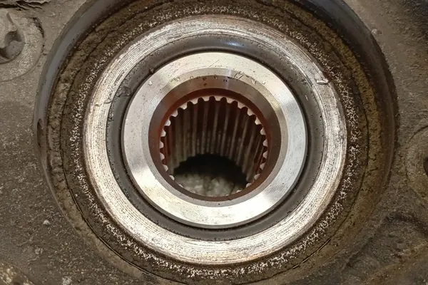 Bakre högra nav MERCEDES-BENZ CLS (C218) A2125402117 image 5