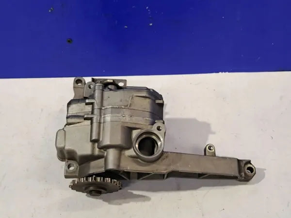 Pompe à huile Mercedes OEM 6421810947 pour CLS W218 image 2