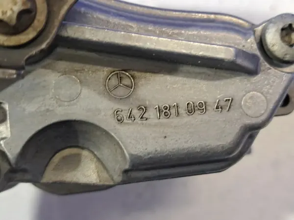 Pompe à huile Mercedes OEM 6421810947 pour CLS W218 image 4