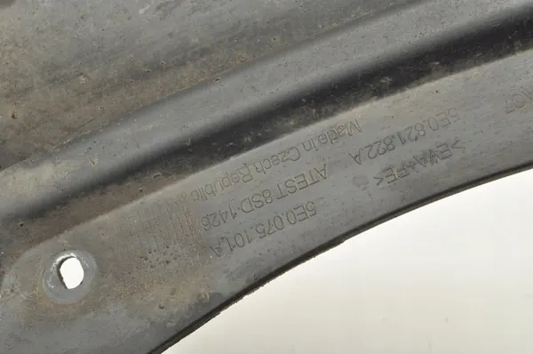 Salpicaderos traseros Skoda Octavia III OEM 5E0075101A image 6