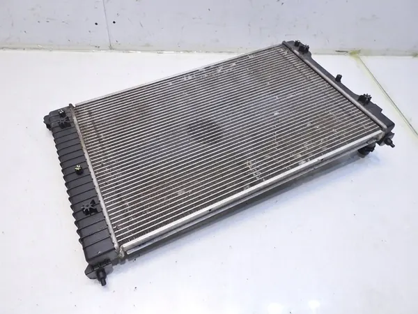 Radiador de Agua Audi A4 B7 2.0 TFSI OEM 8E0121251AP image 10