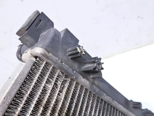 Radiador de Agua Audi A4 B7 2.0 TFSI OEM 8E0121251AP image 5