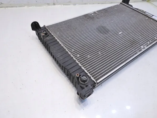 Radiador de Agua Audi A4 B7 2.0 TFSI OEM 8E0121251AP image 8