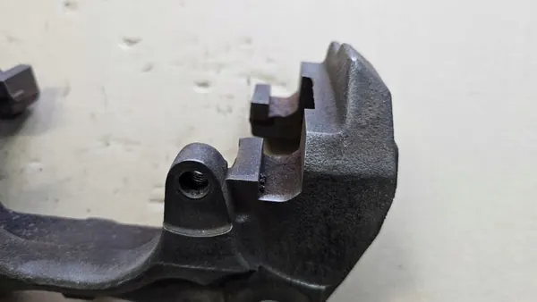 OEM VW TRANSPORTER T5 TOUAREG 2.5 TDI Grampo dianteiro image 4