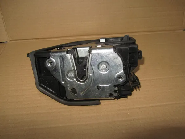 Vänster Framdörrslås BMW X3 E83 LCI E60 X5 E70 7202143 image 2