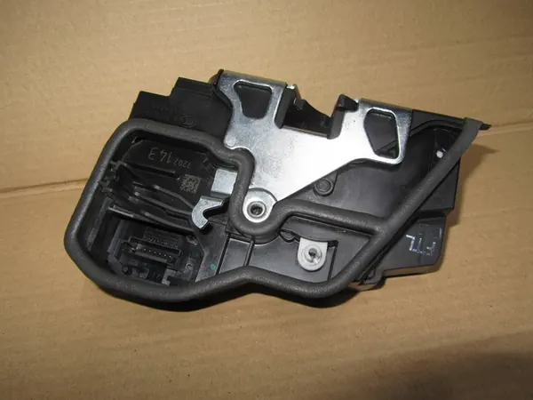 Vänster Framdörrslås BMW X3 E83 LCI E60 X5 E70 7202143 image 4