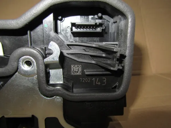 Vänster Framdörrslås BMW X3 E83 LCI E60 X5 E70 7202143 image 5